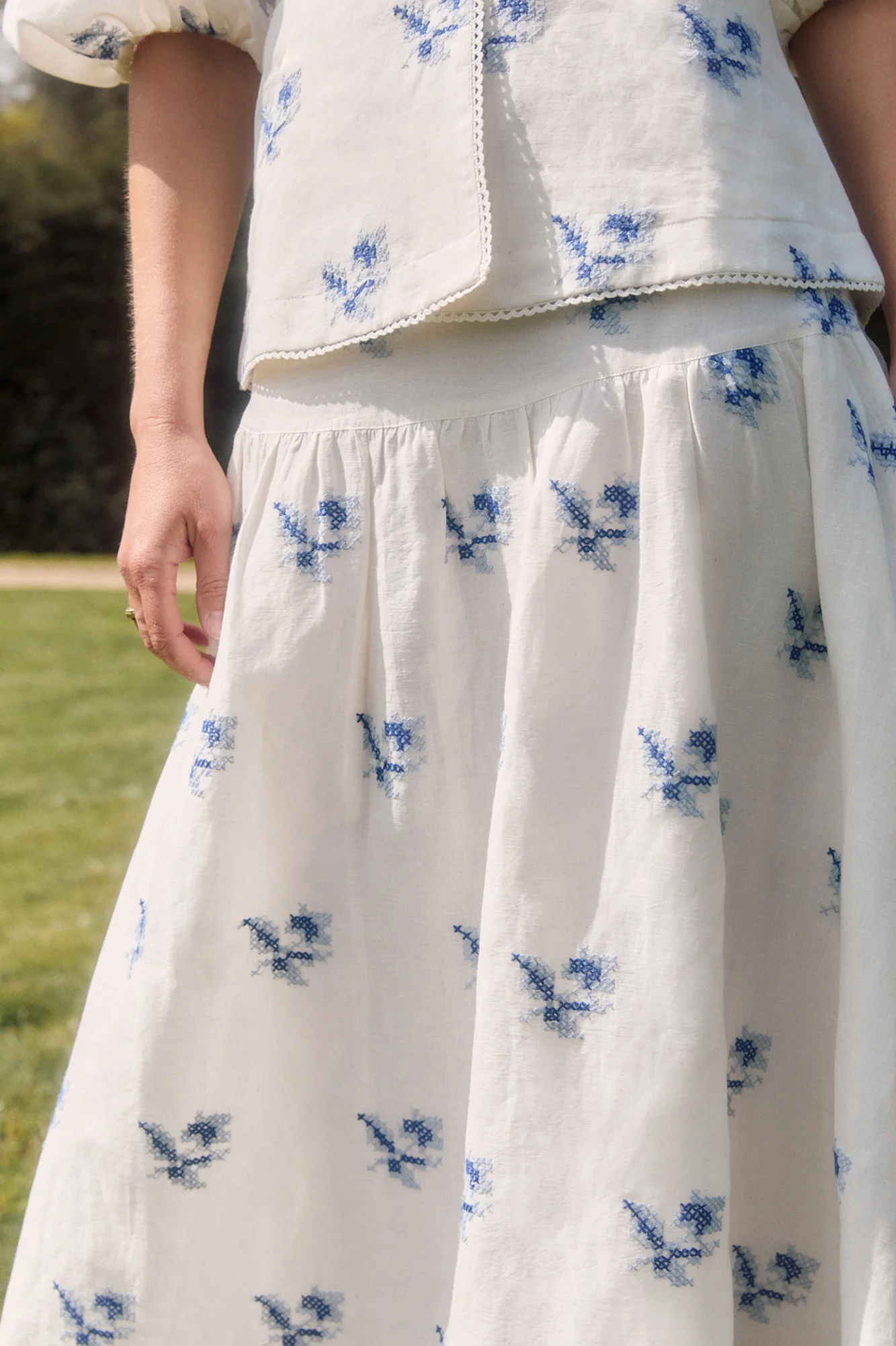 Astra White Hatch Rose Skirt - Image 3